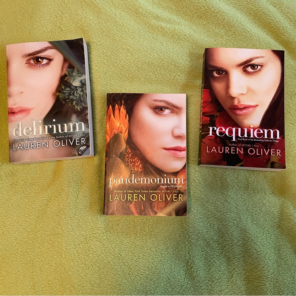 Delirium Trilogy YA Dystopian Books by Lauren Oliver